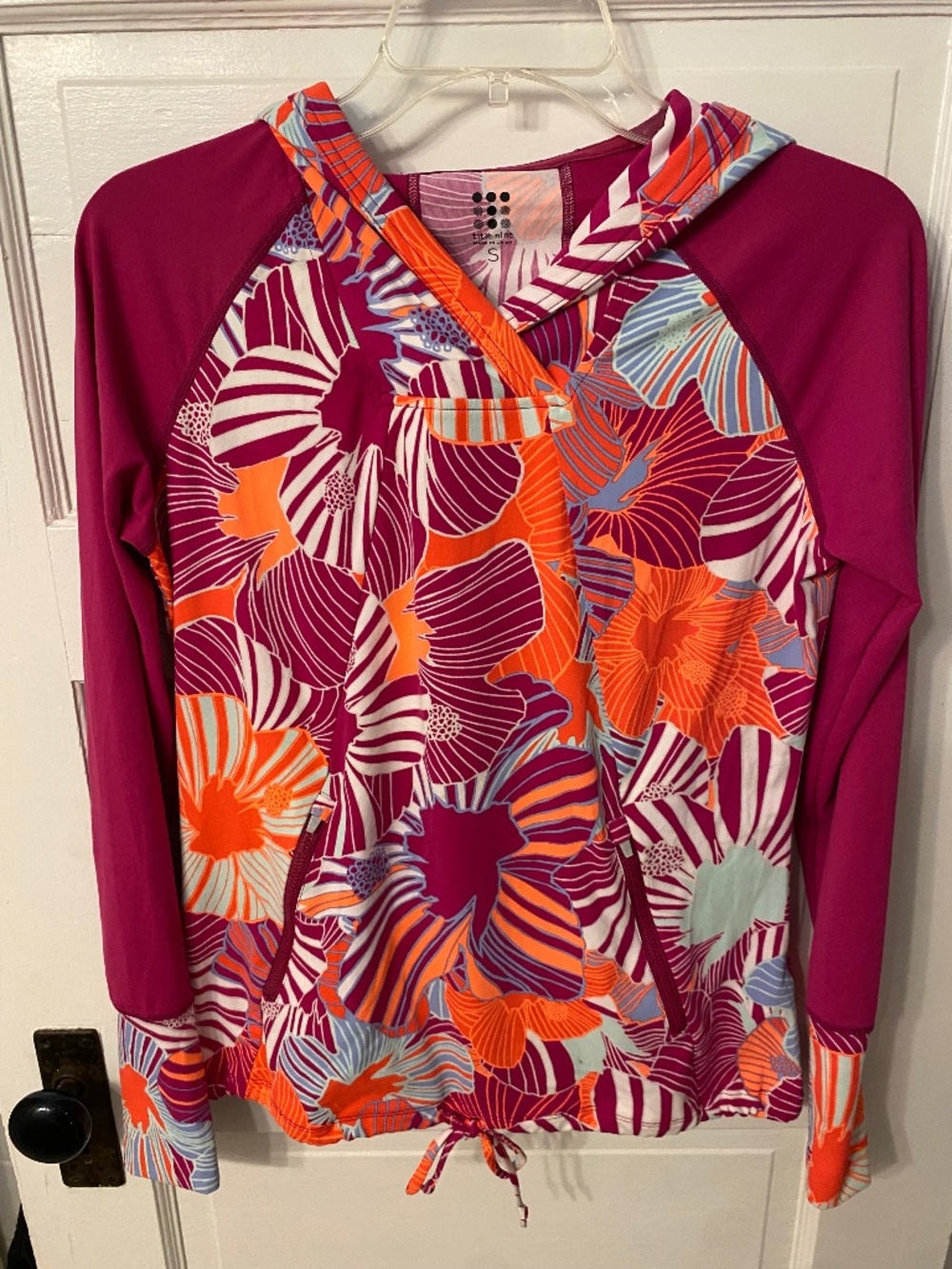 Title Nine Rashguard size Small